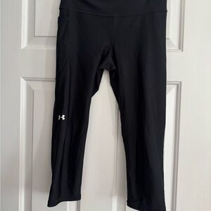 Under Armour Black Athletic Capris with pocket size medium